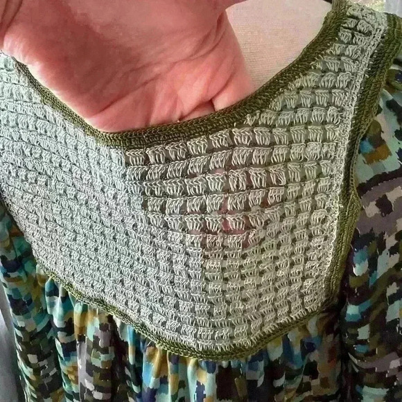 52 Women’s Blouse Medium Green, Silky Feel with Sheer Knit at front and back - Picture 4 of 9